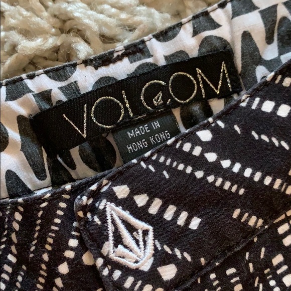 VTG low rise Volcom Shorts - Picture 3 of 4
